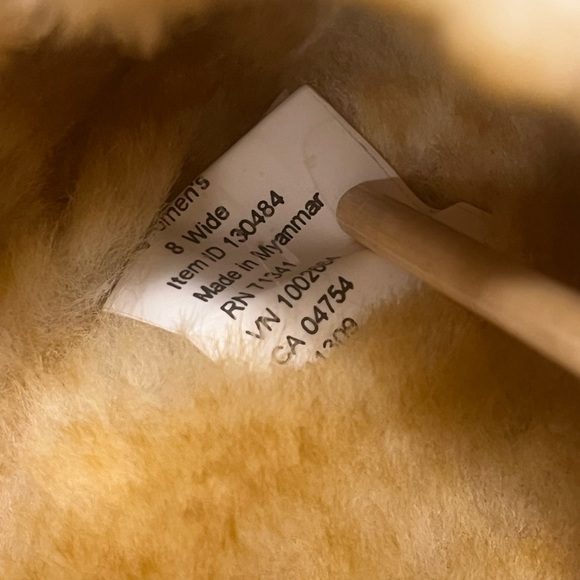 L.L. Bean Tan Moccasins with Cream Lining - Picture 7 of 9